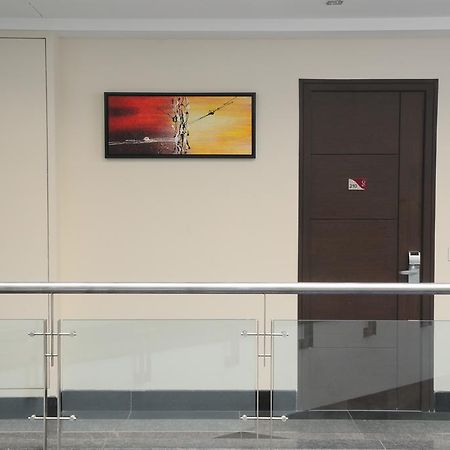 Hotel Gulnar นิวเดลี ภายนอก รูปภาพ