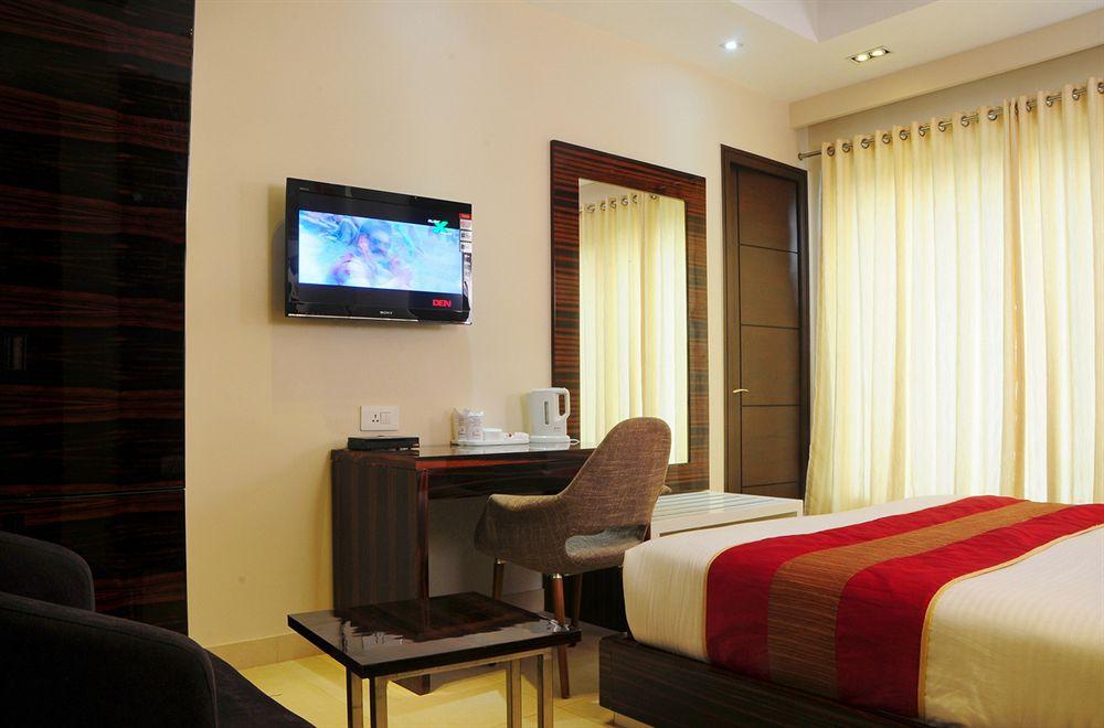 Hotel Gulnar นิวเดลี ภายนอก รูปภาพ