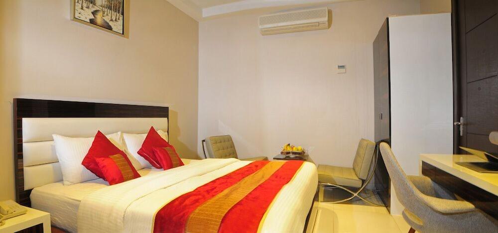 Hotel Gulnar นิวเดลี ภายนอก รูปภาพ