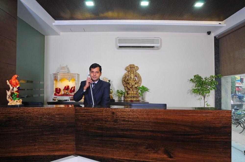 Hotel Gulnar นิวเดลี ภายนอก รูปภาพ