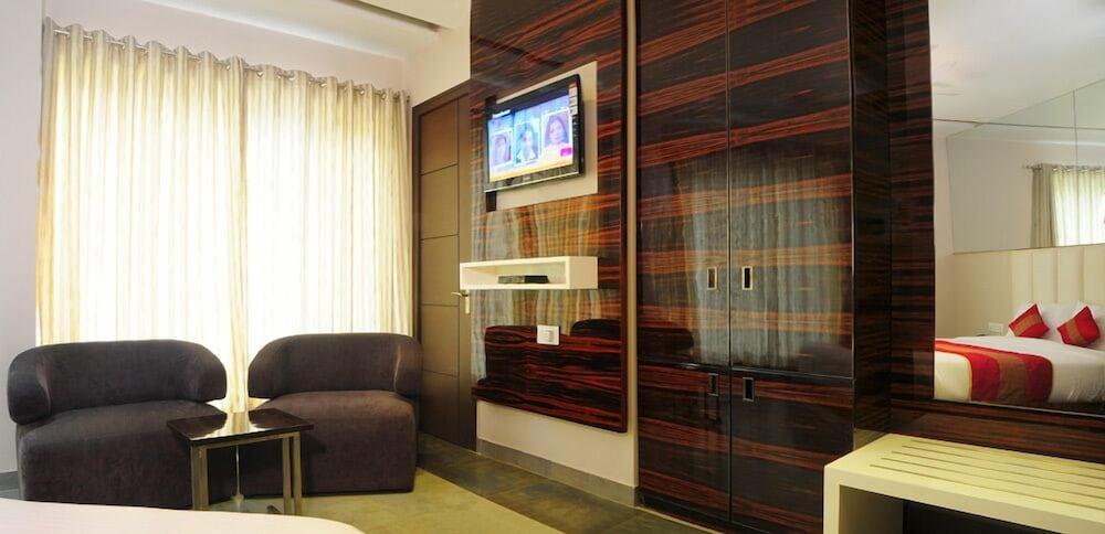 Hotel Gulnar นิวเดลี ภายนอก รูปภาพ
