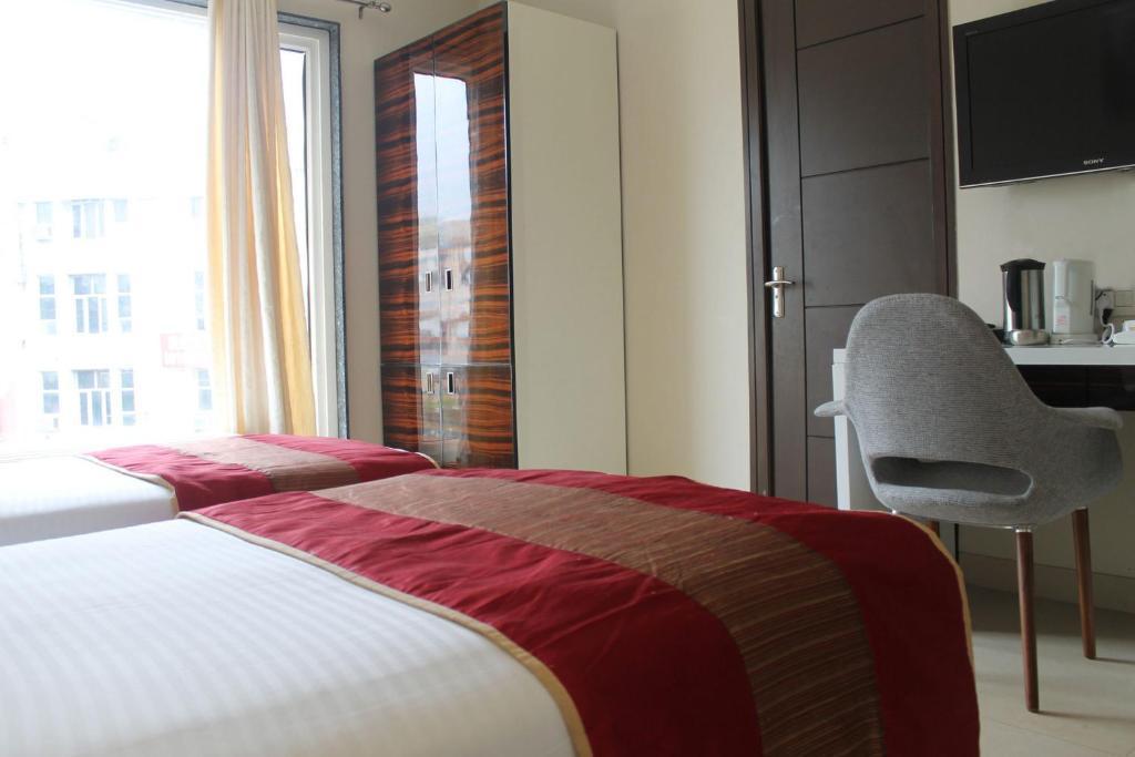 Hotel Gulnar นิวเดลี ภายนอก รูปภาพ