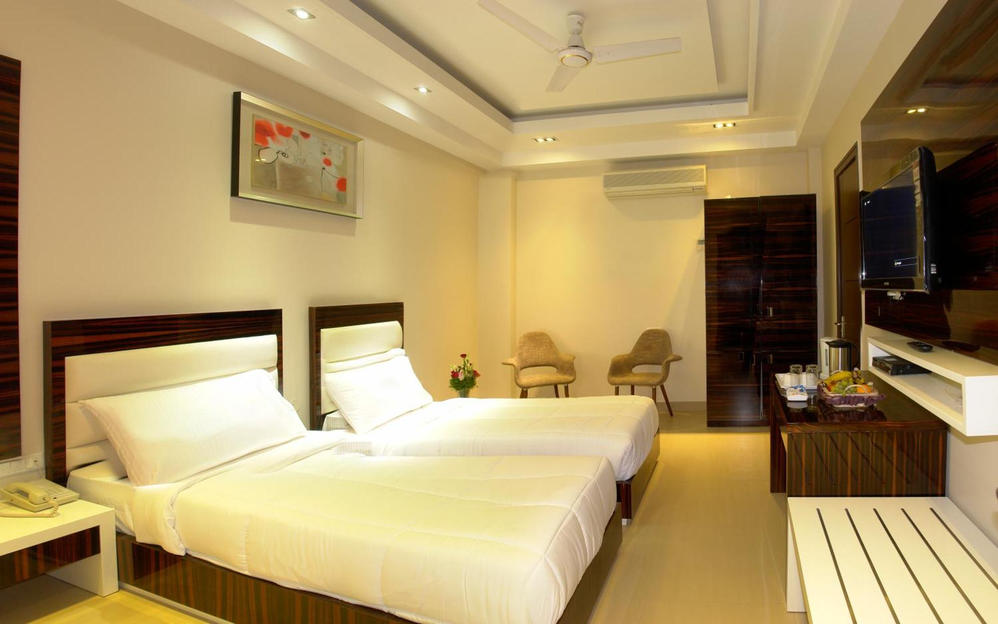 Hotel Gulnar นิวเดลี ภายนอก รูปภาพ