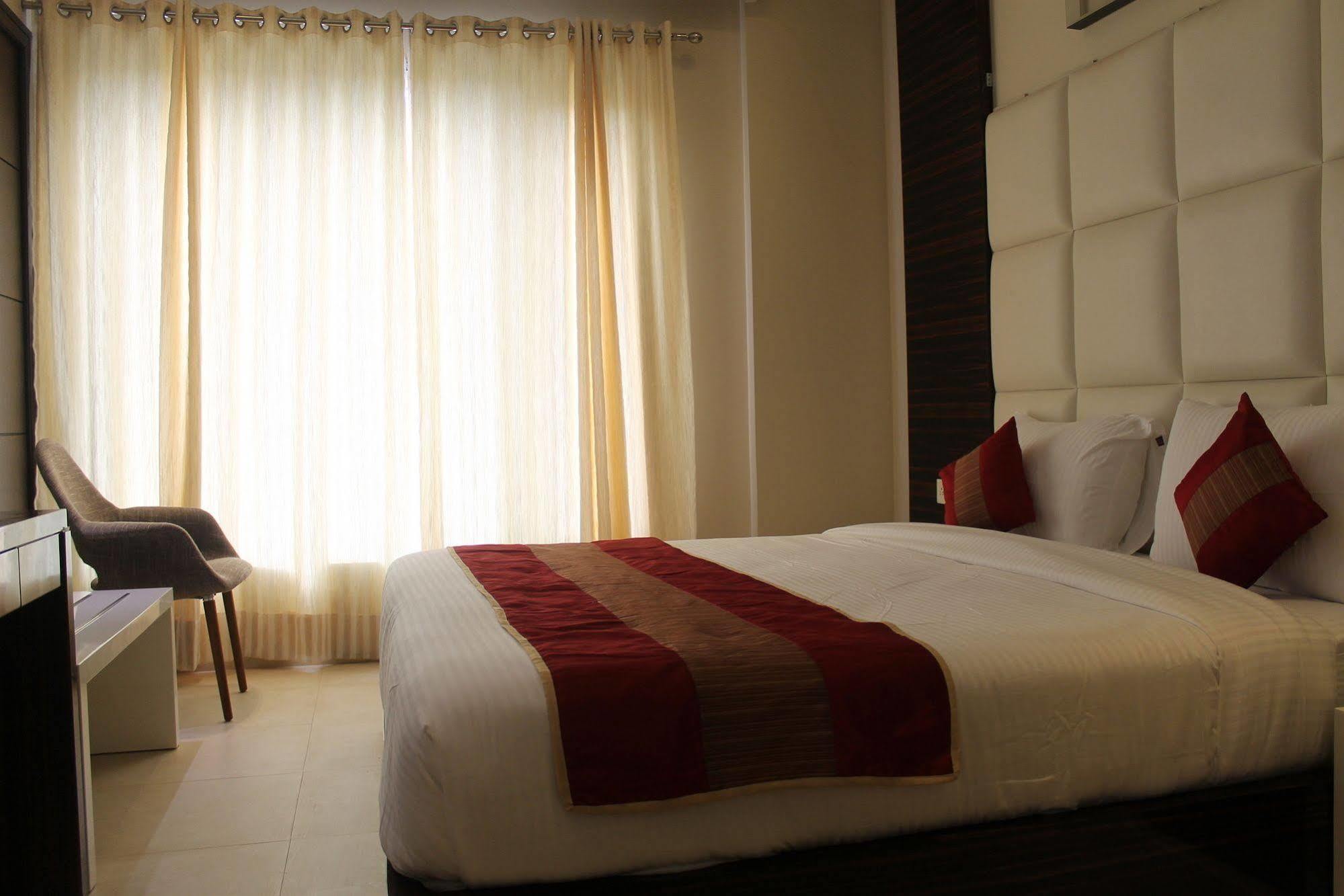 Hotel Gulnar นิวเดลี ห้อง รูปภาพ