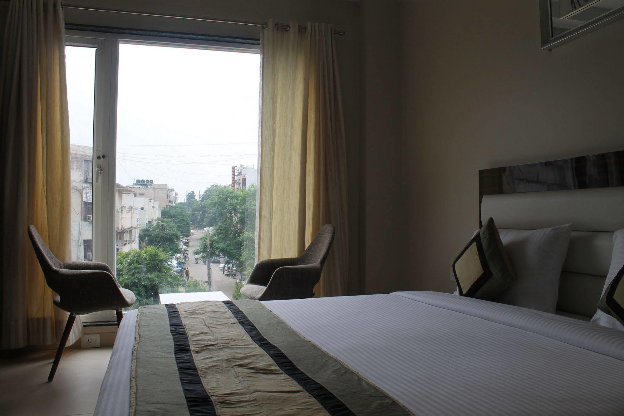 Hotel Gulnar นิวเดลี ห้อง รูปภาพ
