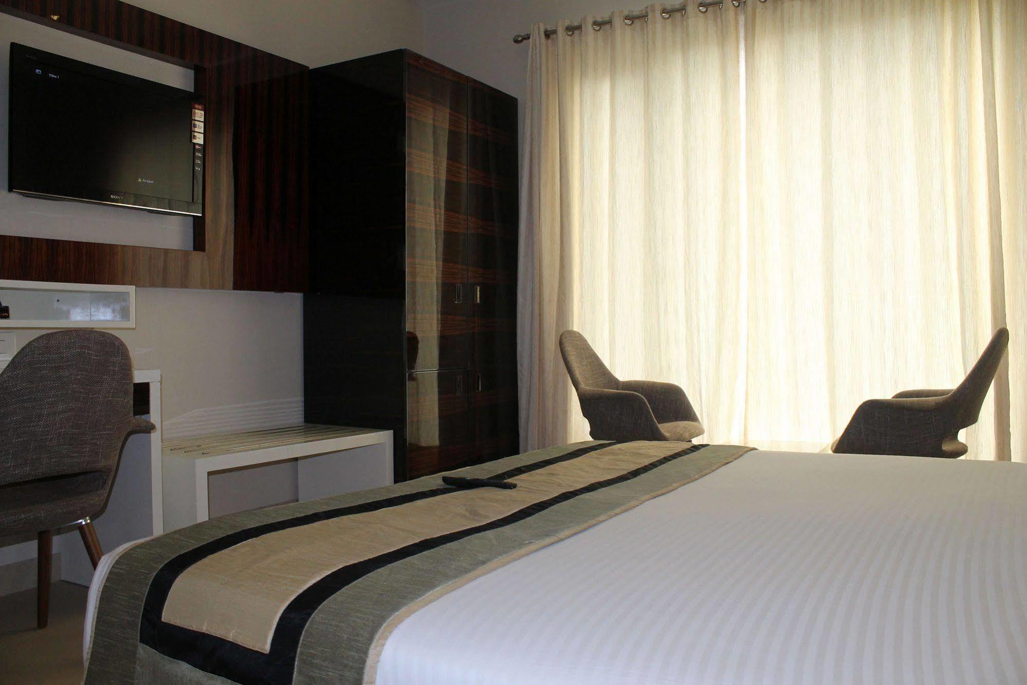 Hotel Gulnar นิวเดลี ภายนอก รูปภาพ